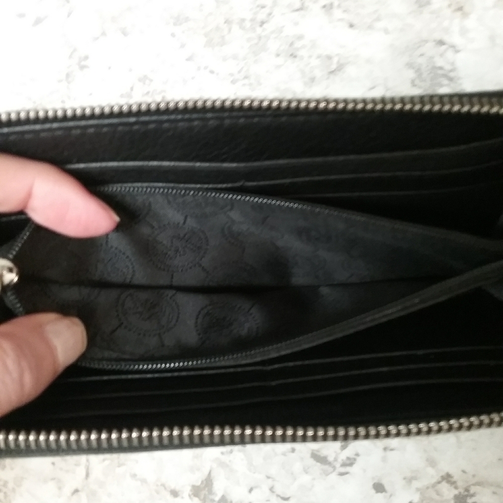 Michael Kors Zippy Wallet - Picture 3 of 5